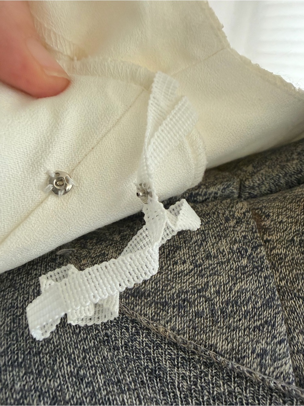 Vintage 90s CDC ivory cropped lace jacket/shirt with ribbon detail - Picture 8 of 12